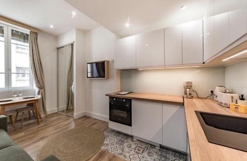Republique - Tolstoi Apartment | AllinLyon | T2 La palmeraie aux Gratte-Ciel