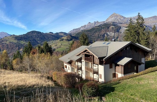 Le Cornix Apartment | Apartment 6 people quiet with terrace and garage near slopes