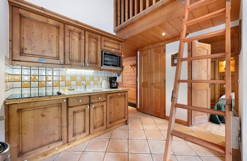Les Menuires Apartment | Apartment 'Airelles B25' with Mountain View, Balcony and Wi-Fi
