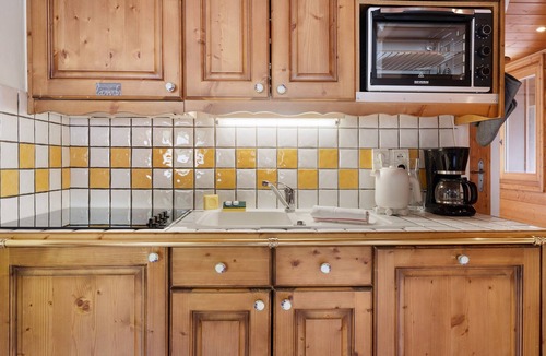 Les Menuires Apartment | Apartment 'Airelles B25' with Mountain View, Balcony and Wi-Fi