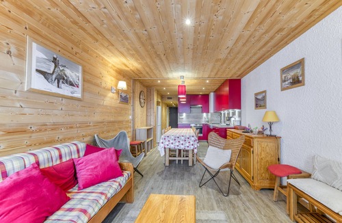 Mont-de-Lans Apartment | Apartment 'Cabourg 98' with Mountain View and Balcony