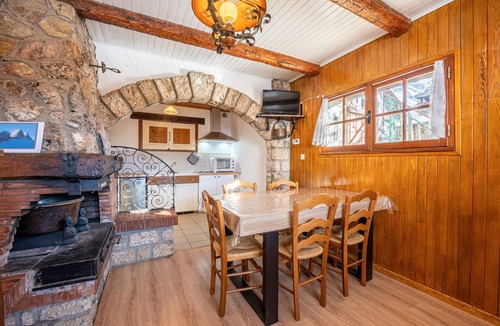 Albiez-le-Vieux Apartment | Apartment 'Chalet -Les Aiguilles- Rdc' with Mountain View, Terrace and Garden