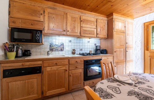 Queige Apartment | Apartment 'Chalet La Vourze' with Private Terrace, Balcony and Wi-Fi