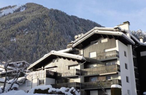 Chamonix City Centre Apartment | Apartment Clos du Savoy-8 by Interhome