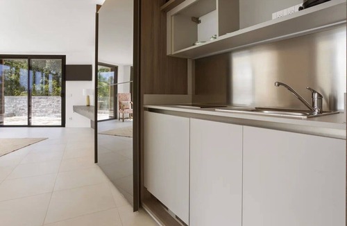 Trans-en-Provence Apartment | Apartment 'Grand Appartement Valeriane' with Mountain View, Shared Pool and Wi-Fi