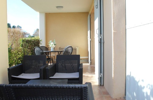 Saumane-de-Vaucluse Apartment | Apartment ideally located in the magnificent SAUMANE de Vaucluse golf course