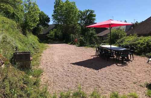 Pontgibaud Apartment | Apartment 'Jusqu'a 8 Couchages' with Private Terrace and Shared Garden