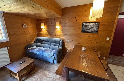 Cauterets Apartment | Apartment 'L'estive Des 100 Lacs, Pool, Spa' with Mountain View, Private Terrace & Wi-Fi