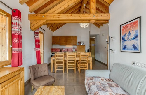 Saint-Jean-d'Arves Apartment | Apartment 'Le Dahut' with Mountain View, Shared Terrace and Wi-Fi