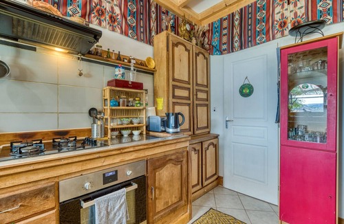 Celles Apartment | Apartment "Les Trésors Du Lac" with Lake View, Wi-Fi and Air Conditioning