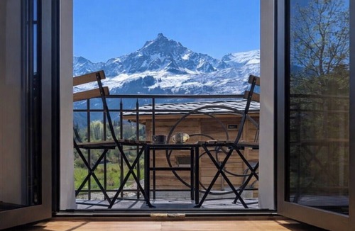 Les Bossons Apartment | Apartment overlooking Mont Blanc with parking