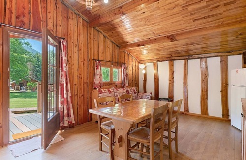 Vaulnaveys-le-Bas Apartment | Apartment 'Primevere' with Mountain View, Wi-Fi and Air Conditioning