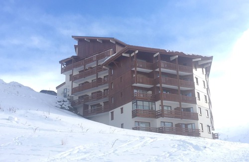 Reberty Apartment | APARTMENT sleeps 4. TRACK FEET. Departure and return to ski. Studio cabin.