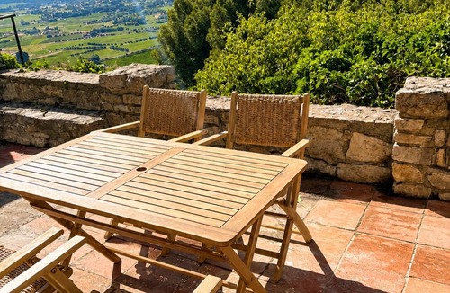 Le Castellet Apartment | Apartment with a view and a terrace in the heart of Le Castellet
