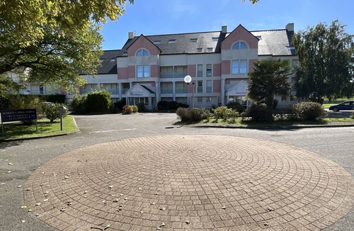 Guerande Apartment | Apartment with shared pool for 4