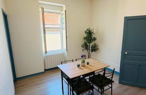 Bort-les-Orgues Apartment | Appart cosy avec billard, à Bort
