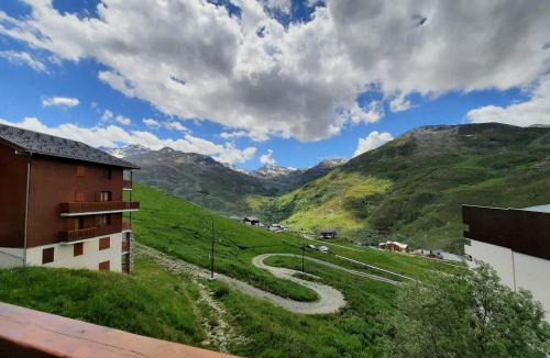 Les Menuires Apartment | Appartement 8-10 pers, balcons, proche commerces, pied des pistes - Reberty 1850, Les Ménuires - FR-1-452-92