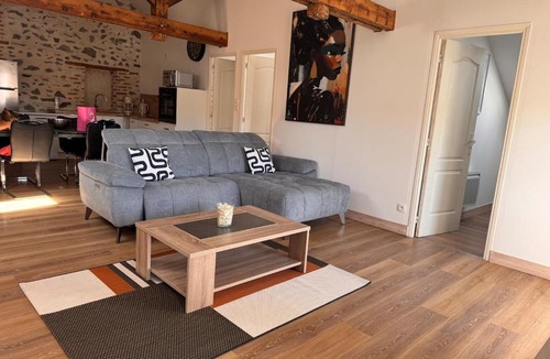 Aurillac Apartment | Appartement cosy avec une vue dégagée
