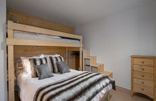 Courchevel Apartment | Appartement moderne avec balcon, wifi, accès pistes à Courchevel - FR-1-563-84