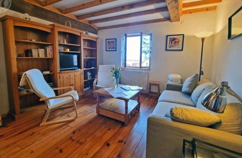 Bellegarde-en-Forez Apartment | Appartement paisible et pratique - 4 pers. - FR-1-496-387