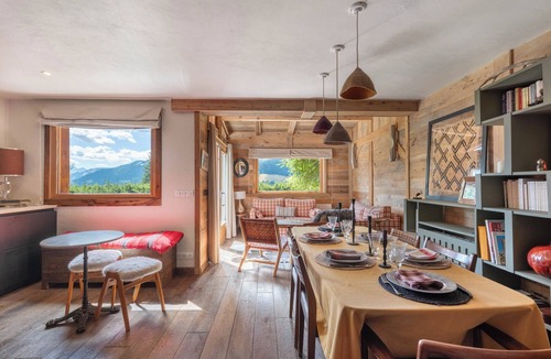 Le Planellet Ski Chalet | Architect-designed family chalet for rent - Charm, comfort and nature at Mont d'Arbois