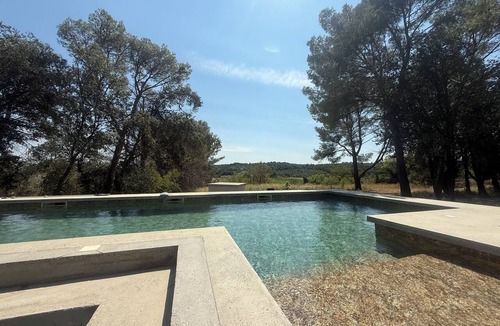 Uchaux Villa | Architect-designed villa · 5 suites · Sleeps 13 · Pool & large garden