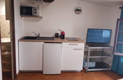 Cabris Apartment | Atypical studio in the center of cabris village