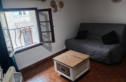 Cabris Apartment | Atypical studio in the center of cabris village