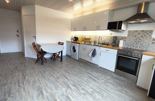 Issoire Apartment | Au parfait : Ground floor, quiet, parking, garden, ideally situated