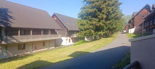 Besse-et-Saint-Anastaise Apartment | Au RDC Appartement 5 Personnes Terrasse Piscine