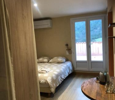 Saint-Jean-de-Bueges Bed & Breakfast | Auberge de la Vallée