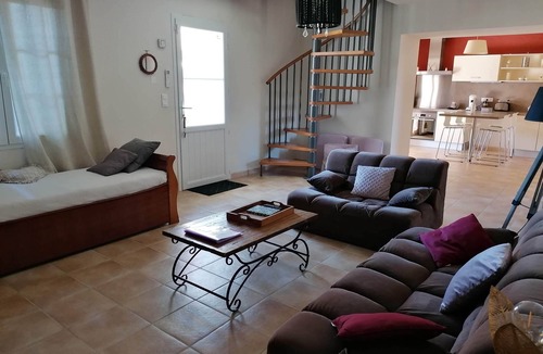 Piolenc House | Away from the hustle and bustle, set down your suitcases in this Mas reserved for charming tourism!