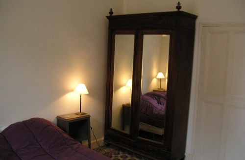 Mazan Bed & Breakfast | B&B Romarin, an authentic French room with attractive outdoor kitchen