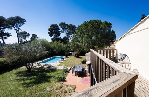 Trebes House | Bastide des Vignes: Private Pool and Tranquility on a Vineyard Estate