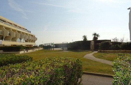 Palavas-les-Flots Apartment | Beachside 2-Bedroom Apartment with Pool Access, Terraces, and Parking in Palavas-les-Flots