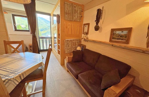 Les Bruyeres Apartment | Beautiful chalet-style 2-room at the foot of the slopes