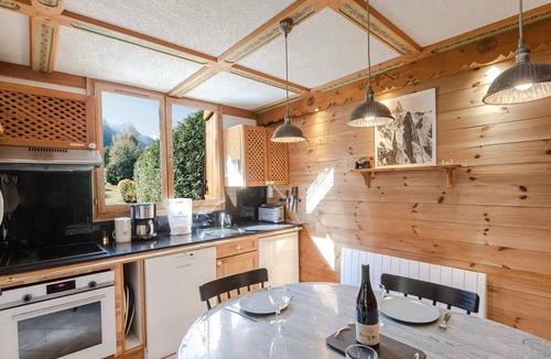Les Praz-de-Chamonix Apartment | Beautiful duplex with garden in Chamonix, 4 people, pets allowed, parking, wifi