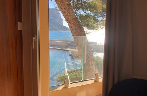 Cassis Villa | Beautiful villa with exceptional seaside location, 2-min walk from the village