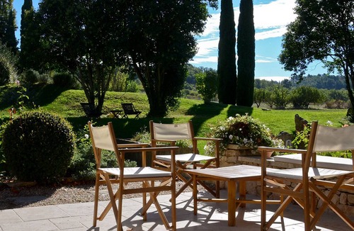 Roussillon House | Beautifully renovated Artist’s farmhouse in Provence, large heated pool & sauna