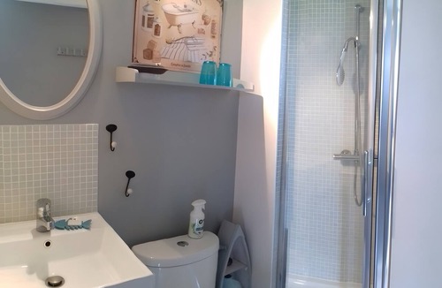 Charancieu Bed & Breakfast | Bed and Breakfast 'Chambre Paladru' with Mountain View, Shared Pool and Wi-Fi
