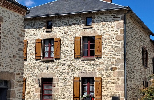 Folles Bed & Breakfast | Bed and Breakfast 'Chambre Henri À "La Parenthèse"' with Shared Garden and Wi-Fi