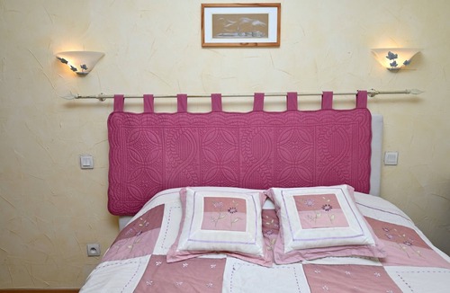 Guchen Bed & Breakfast | Bed and Breakfast 'Chambre Asphodeles' with Mountain View, Shared Terrace and Wi-Fi