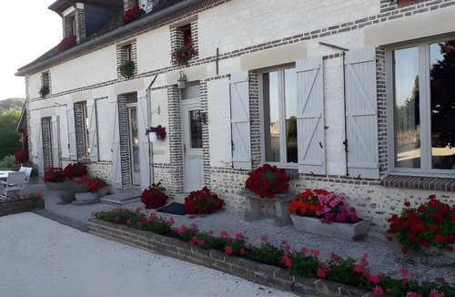 Eaux-Puiseaux Bed & Breakfast | Bed and Breakfast 'Chambre Sauge' with Shared Terrace, Shared Garden and Wi-Fi
