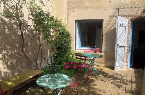 Saint-Sulpice Bed & Breakfast | Bed and breakfast with outdoor courtyard. 500m from train station.