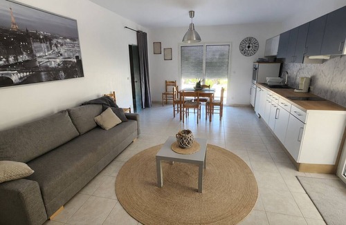 Alignan-du-Vent House | Between Vineyards & the Sea – Air-Conditioned Vacation Rental with a Garden 7 people Near Pézenas