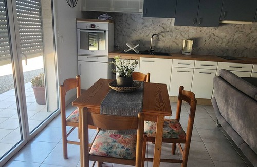 Alignan-du-Vent House | Between Vineyards & the Sea – Air-Conditioned Vacation Rental with a Garden 7 people Near Pézenas