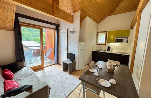 Chantemerle Apartment | Bright apartment near slopes – 3 rooms, parking, mountain view