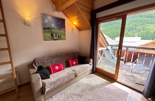 Chantemerle Apartment | Bright apartment near slopes – 3 rooms, parking, mountain view