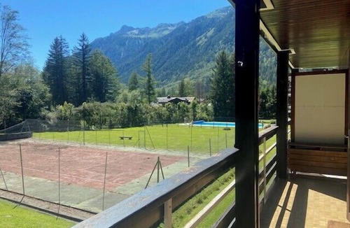 Les Tines Apartment | Bright apartment with swimming pool in Chamonix