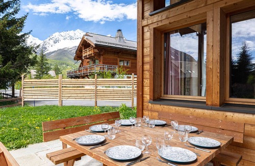 Monetier-les-Bains Ski Chalet | Bright semi-detached chalet with wellness area and games room, Le Monêtier-les-Bains